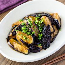 【とろんと食感が絶品】ナスのバターポン酢炒め