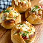 市販のパンで簡単お惣菜パン！
新じゃがバターでピザパン風