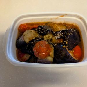 にゃんこさん🐱の作ってみた!投稿(焼きなすとミニトマトの冷製マリネ【簡単・作りおき】)