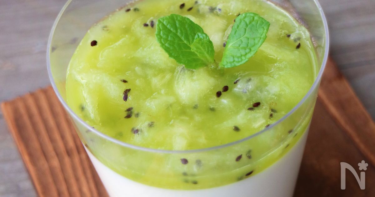 キウイフルーツの生ソースでヨーグルトゼリー レシピサイトNadia