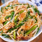 行列の定食屋さんの🍚豚バラもやしの濃厚担々ごまだれ炒め🤩