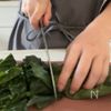節約食材でパパッと！【厚揚げとほうれん草のスタミナ炒め】の工程1
