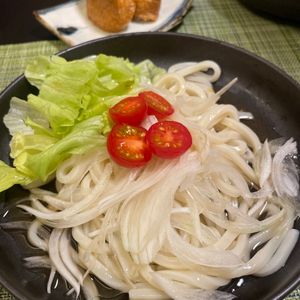みっさキッチンの作ってみた!投稿(10分で完成！【えびアボカドサラダうどん】調味料3つで簡単♩)