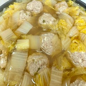 もぐもぐの作ってみた!投稿(ふわふわ鶏団子と白菜の春雨スープ)