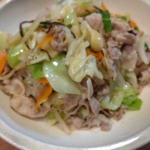 なべ円の作ってみた!投稿(【塩こんぶで肉野菜炒め】パパッと栄養満点！うま味たっぷり)