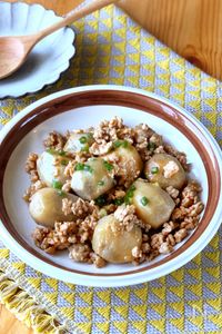里芋のそぼろ煮