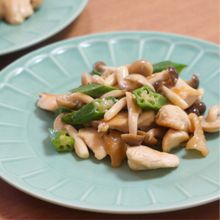 たくさん食べれる＊鶏むね肉とオクラ、しめじの塩ポン炒め＊