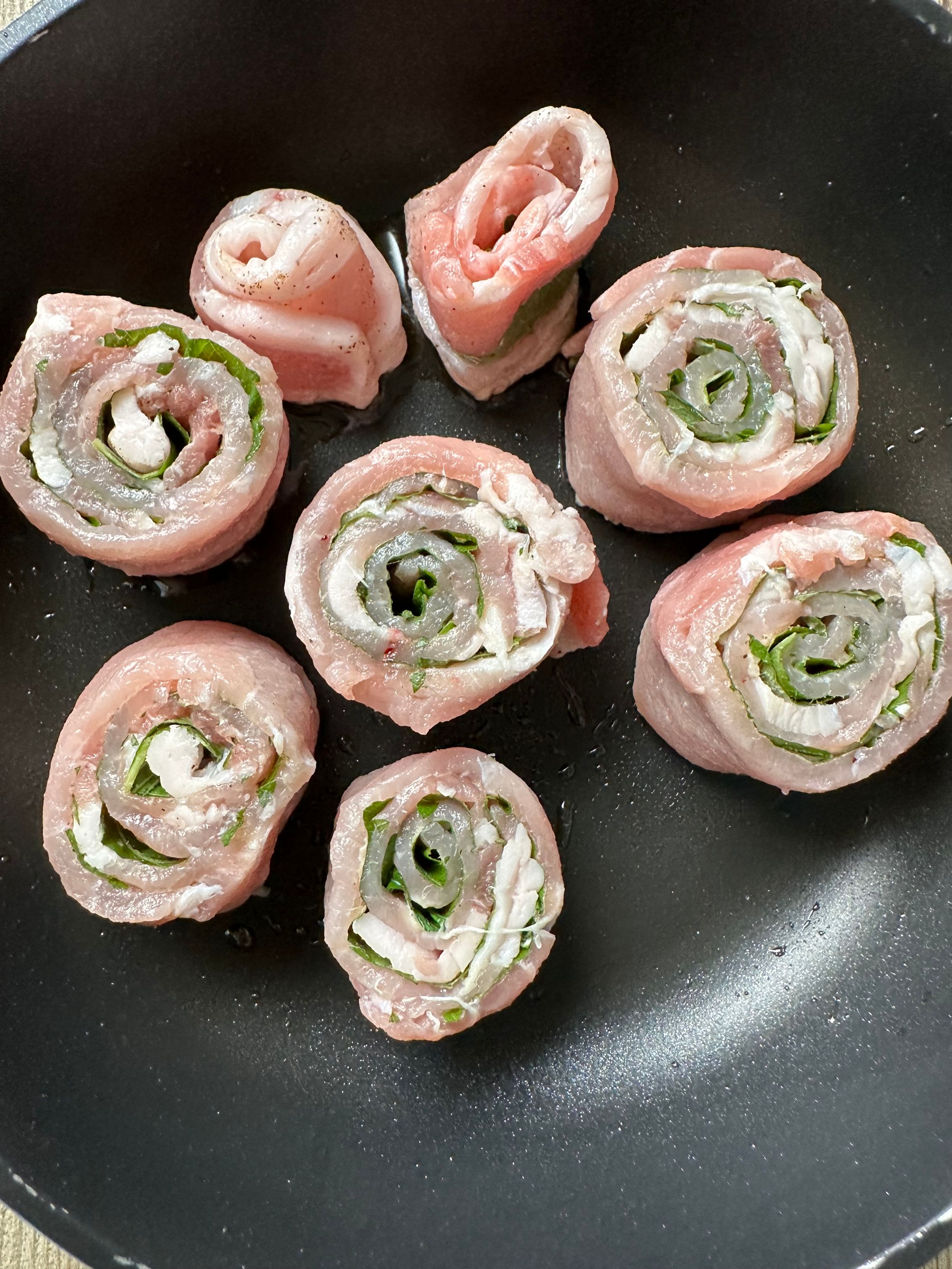 三枚肉しそ巻き 三枚肉しそ巻き 塩こしょうで簡単味付け♪ 豚バラの大葉巻き