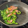 【ウインナーピーマンのにんにく醤油焼きそば】お酒に合う♪の工程1