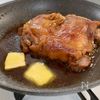 ほったらかしで簡単♪ガツンと旨い【鶏もも肉のガリバタ煮】の工程4
