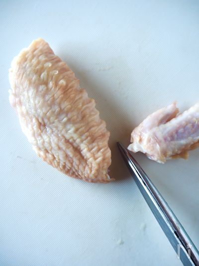 包丁いらずハサミで簡単 鶏手羽先 チューリップの作り方 By 道添明子 あーぴん レシピサイト Nadia ナディア プロの料理家のおいしいレシピ
