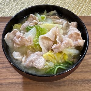 楽ラク手抜キッチン🐶🐾の作ってみた!投稿(豚バラと白菜のお味噌汁)
