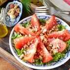 副菜にちょうどいい【トマトとナッツのかけるだけサラダ】