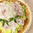 春キャベツ＆レタスと豚肉のざる蒸し。