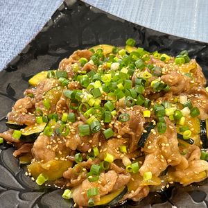 楽ラク手抜キッチン🐶🐾の作ってみた!投稿(ご飯がすすむ！【豚こまとズッキーニの生姜焼き】)