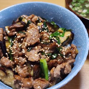 ナムディの作ってみた!投稿(ご飯が進む‼︎『茄子と牛こまのオイスター炒め』丼にも♪)