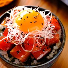 漬け時間5分!ピリ辛ねっとり〝マグロの韓国風漬け丼〟