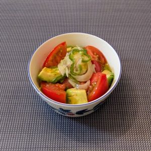 𝔂𝓾𝓶𝓲🍓の作ってみた!投稿(トマトとアボカドのハニーレモンマリネサラダ)