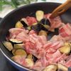 15分でパパッと完成！ご飯がすすむ【ナスと豚バラの甘酢炒め】の工程2