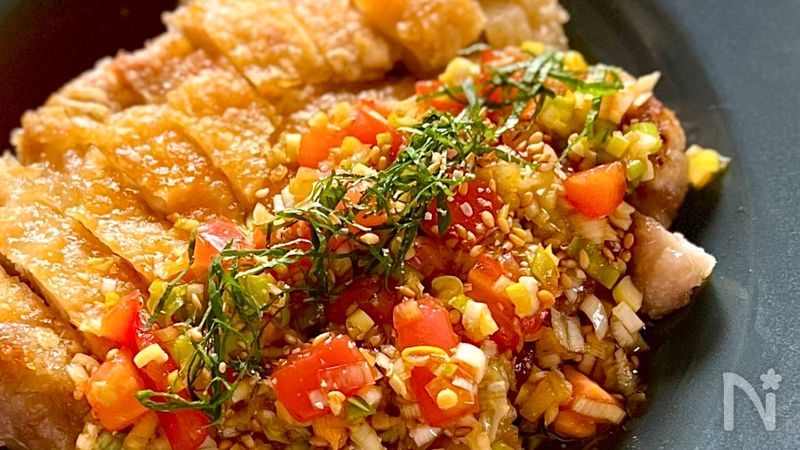 さっぱり☆トマト入り油淋鶏】カリカリ♪揚げずに焼くだけ | レシピ