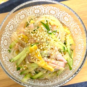 ゆゆの作ってみた!投稿(10分で味しみ抜群♪抱えて食べたい♪『春雨のごちそうサラダ』)