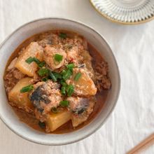 ピリ辛こっくりみそ味【鯖缶で作るサバ大根】