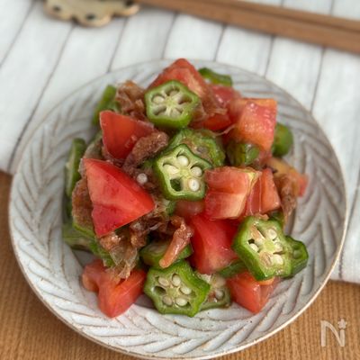 切って和えるだけ
トマトとオクラの和風おかかサラダ