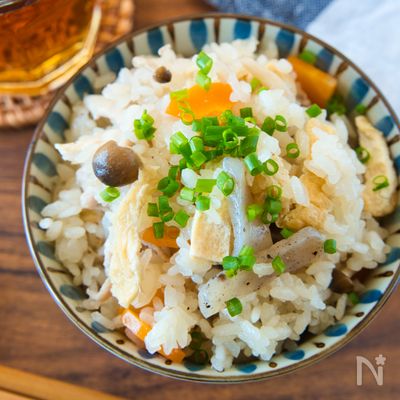 濃い味のおかずに合う!豚五目ご飯