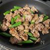 ワンパン10分【オクラと豚こまの黒胡椒炒め】の工程2