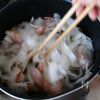 【ほっこり優しい味】ひらひら大根とウインナーの煮びたしの工程2