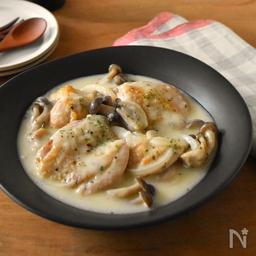 本鶏だしで簡単!鶏肉ときのこのクリーム煮