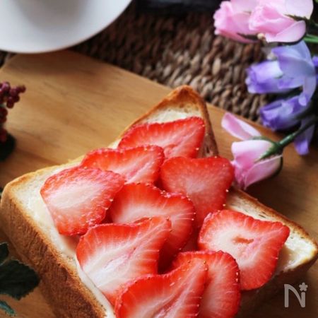 トロッと苺が美味し いちごチーズケーキの冷凍作りおきトースト By Maron 青木ゆかり レシピサイト Nadia ナディア プロの料理家のおいしいレシピ