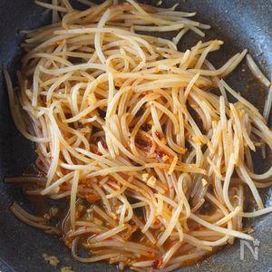 もやし1袋で喜ばれる】3分でやみつき悪魔のガーリックもやし | レシピ