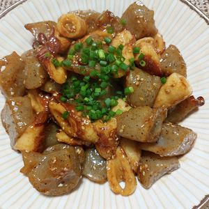 よっこの作ってみた!投稿(簡単＆節約！【こんにゃくとちくわの甘辛炒め】)