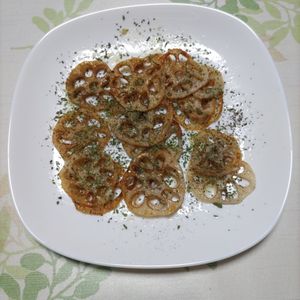 KUMIKOの作ってみた!投稿(わさびバターでピリッと旨い！れんこんのピリ旨焼き)