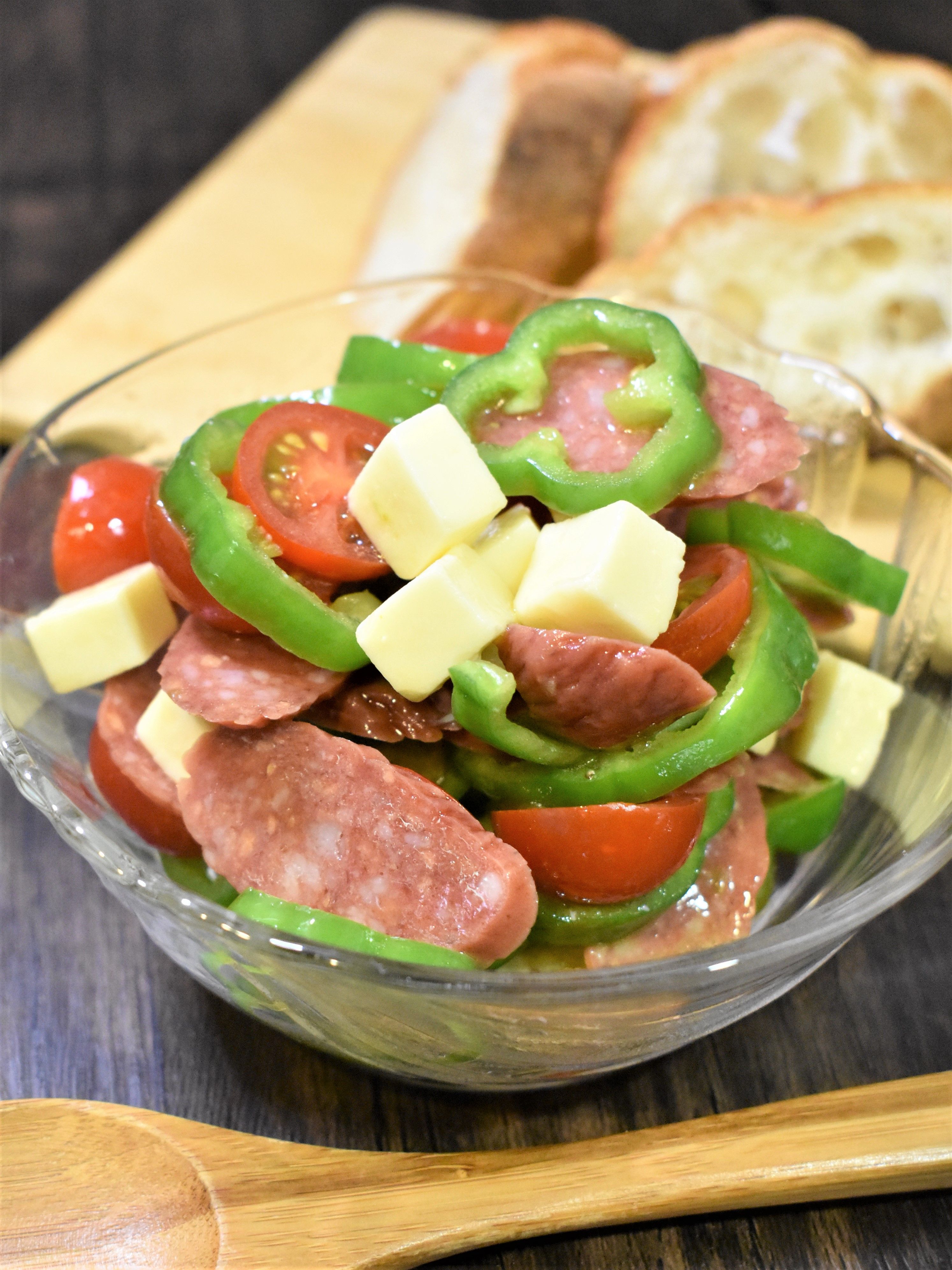 パンにのせたら♪ピザサラダ | レシピサイトNadia