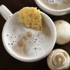 マッシュルームとポルチーニのカプチーノ仕立て