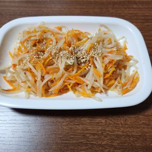 とももの作ってみた!投稿(材料２つ！簡単副菜・もやしとにんじんのナムル)