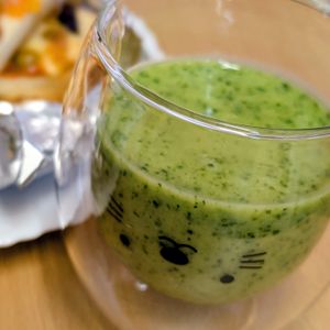 まゆのの作ってみた!投稿(野菜嫌いっ子に。小松菜とバナナのスムージー)