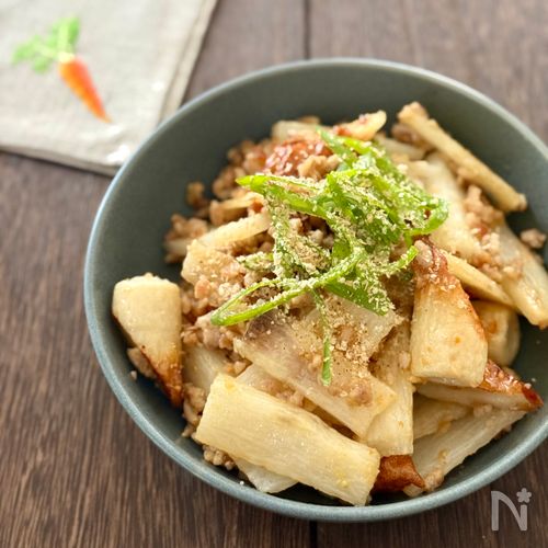 材料3つで簡単!《長芋とちくわの味噌マヨそぼろ炒め》