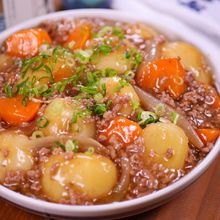 今日の夕飯はそぼろあんかけ肉じゃがなの👧🏻楽しみだな～♪