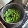 ほうれん草と半熟たまごの胡麻和えの工程1