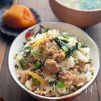 子供も喜ぶ！甘辛そぼろと春菊の混ぜごはん