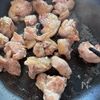 鶏もも肉と新玉ねぎのしょうが照り焼きの工程2