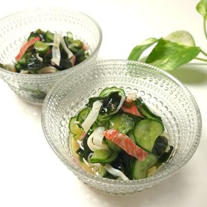 とのちゃまの作ってみた!投稿(＼かつおで旨みUP／ワカメとカニカマの酢の物)