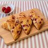 𝔂𝓾𝓶𝓲🍓の作ってみた!投稿(バター不使用！米粉で作るいちごの生スコーン)
