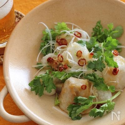 揚げ餅と里芋のエスニックだれ
