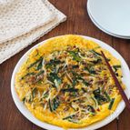 くせになる味！ニラともやしのエスニックオムレツ