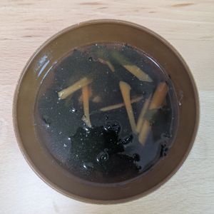 ゆいの作ってみた!投稿(【にんじんとわかめのごま中華スープ】あっさりおいしい♪)