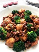 白いごはんが止まらない！里芋とひき肉のオイスターソス炒め